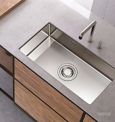 센텀 르엘 모델하우스 주방 설비 디테일 이미지, 프리미엄 인덕션 적용 장면